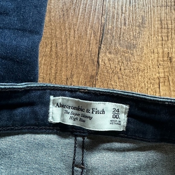 ABERCROMBIE & FITCH High Rise Super Skinny Jeans - Picture 4 of 4